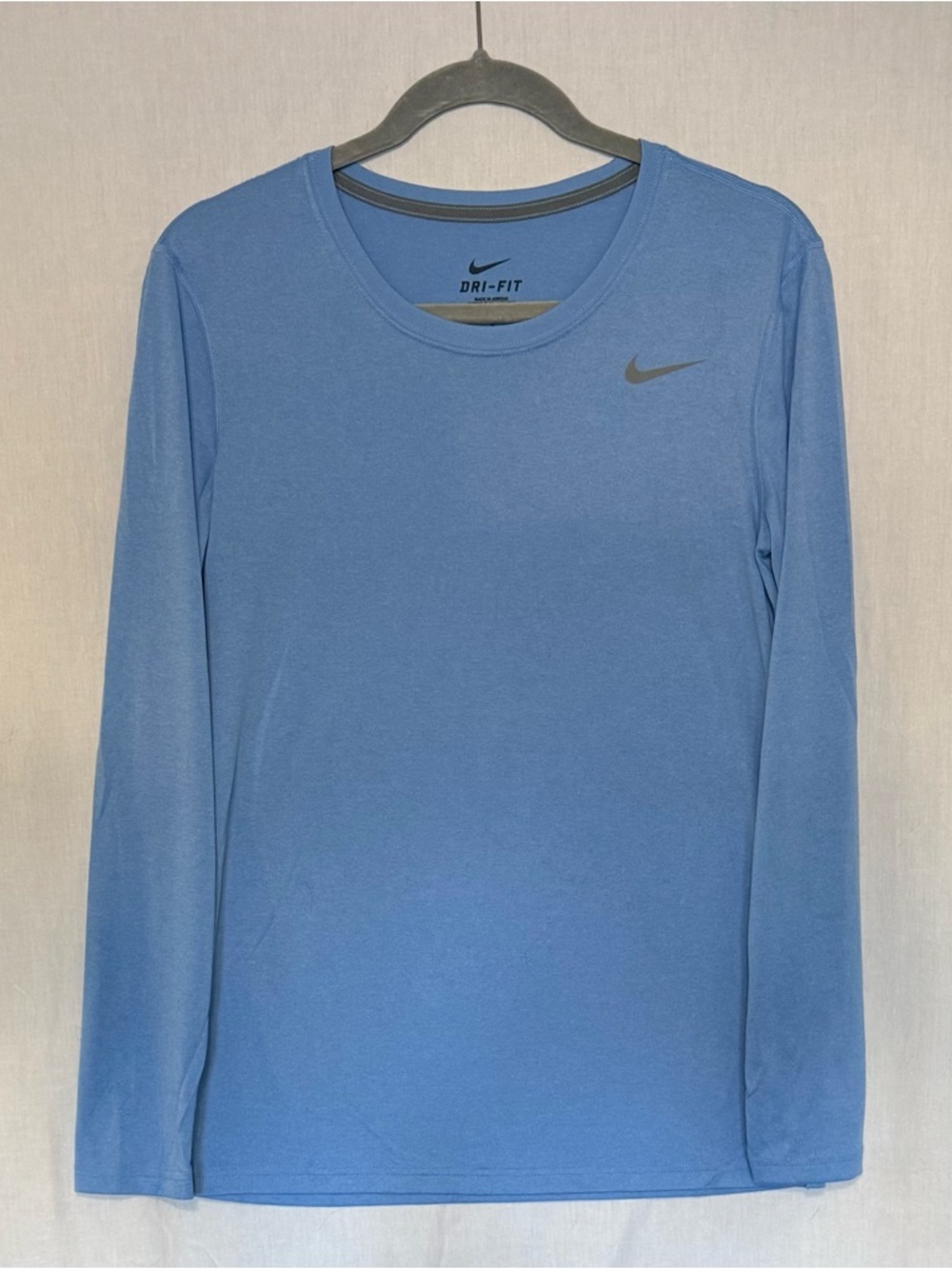 Nike Women’s Dri Fit Long Sleeve Base Layer Athletic Tee Light Blue Sz M